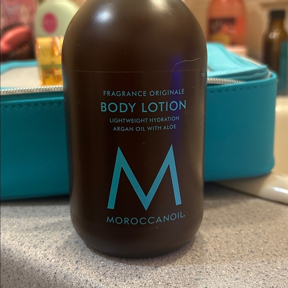 Moroccanoil Body Lotion & Dry Body Oil in Teal Zip Travel Case PLEASE READ - Picture 2 of 8